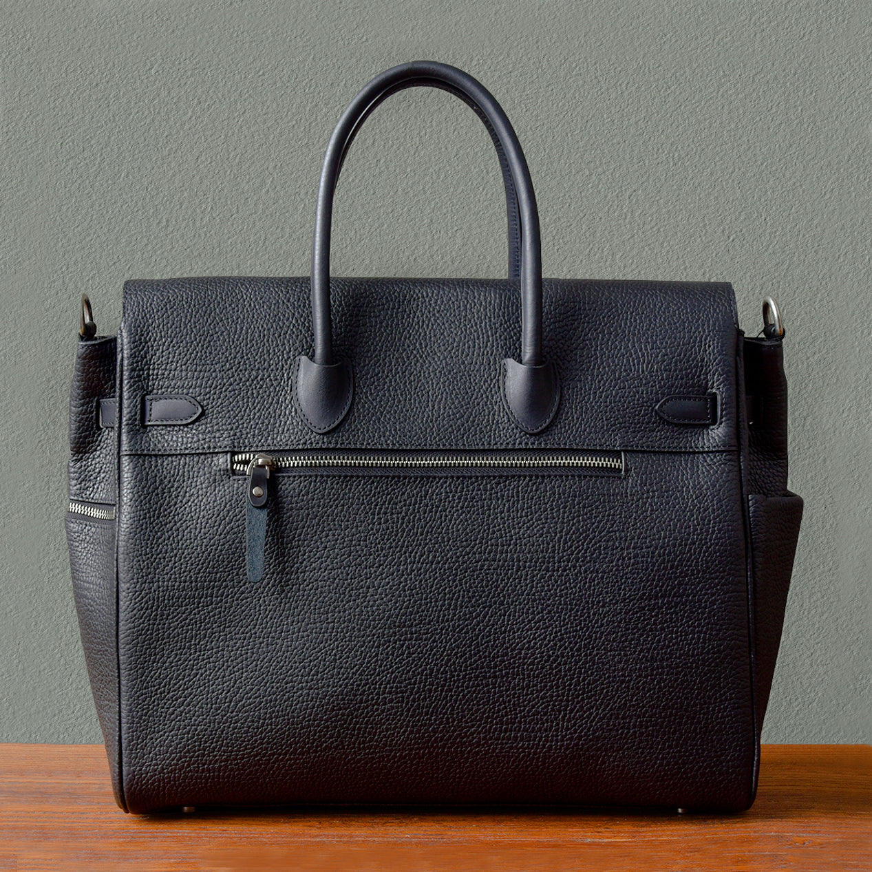 Mens leather work bag in black, featuring a spacious design and zippered pocket, ideal for business and daily use.