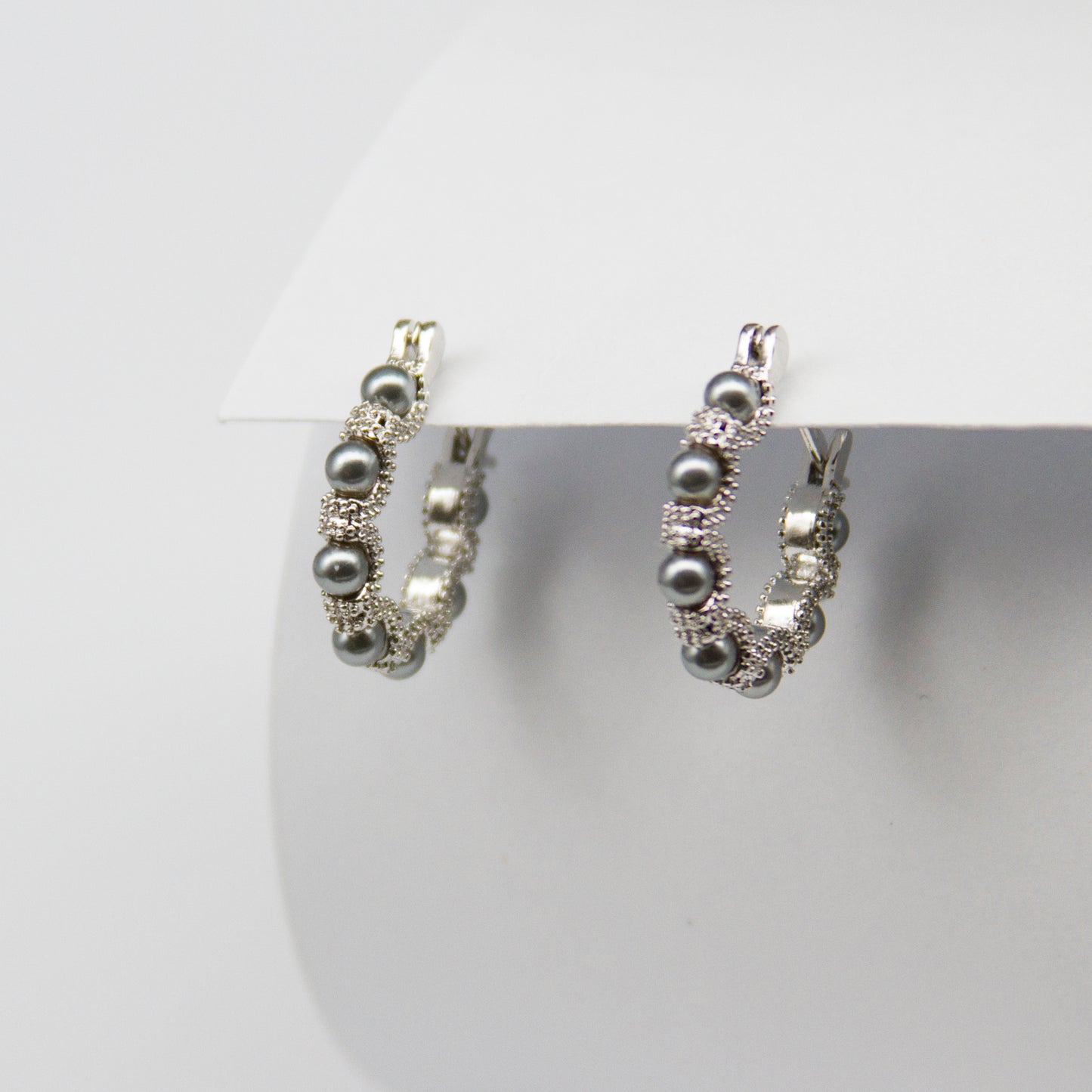 Retro U-Shaped Metallic Gray Pearl Earrings-i7bags