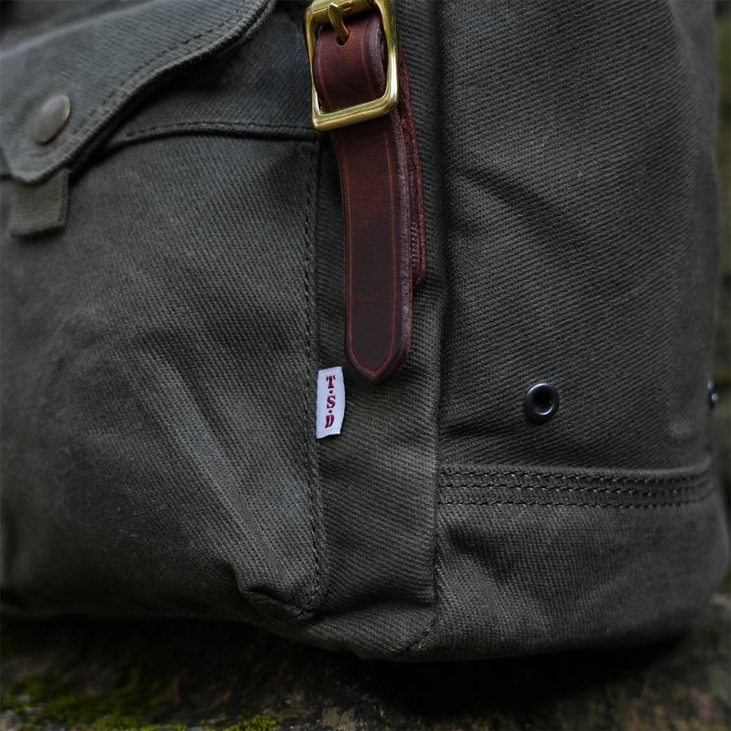 Vintage Military-Style Waxed Canvas Messenger Bag for 15.6in Laptop