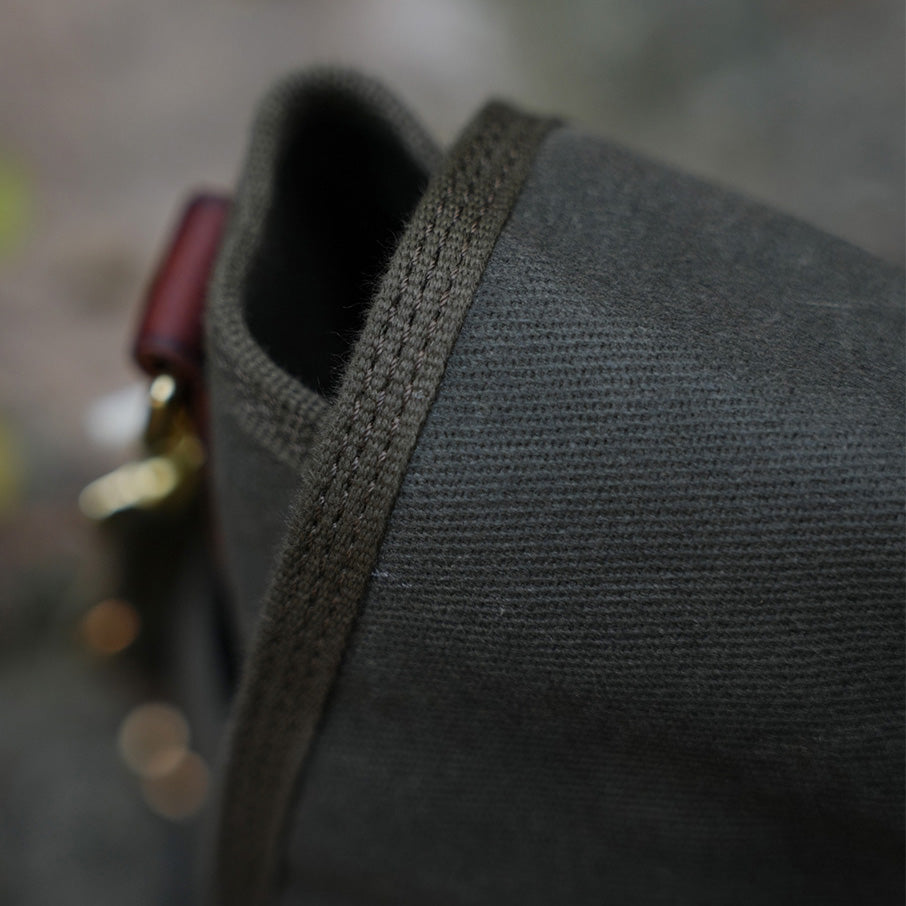 Vintage Military-Style Waxed Canvas Messenger Bag for 15.6in Laptop