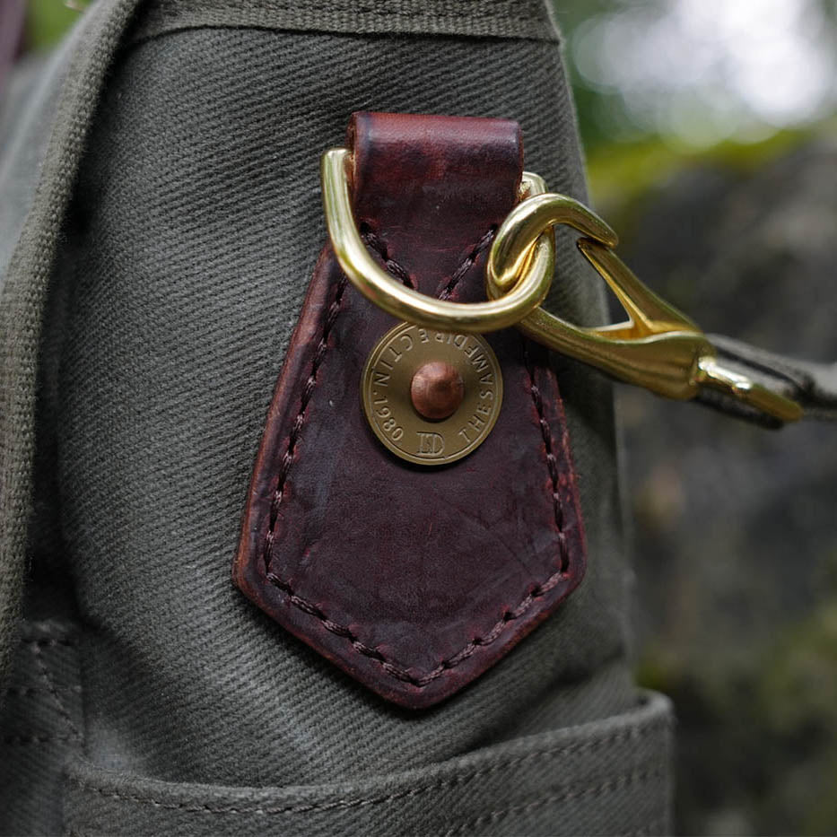 Vintage Military-Style Waxed Canvas Messenger Bag for 15.6in Laptop